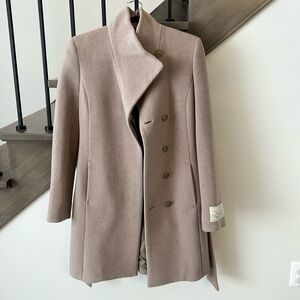 Aritzia the Connor coat Xs color is heather warm taupe . Brand new with tags